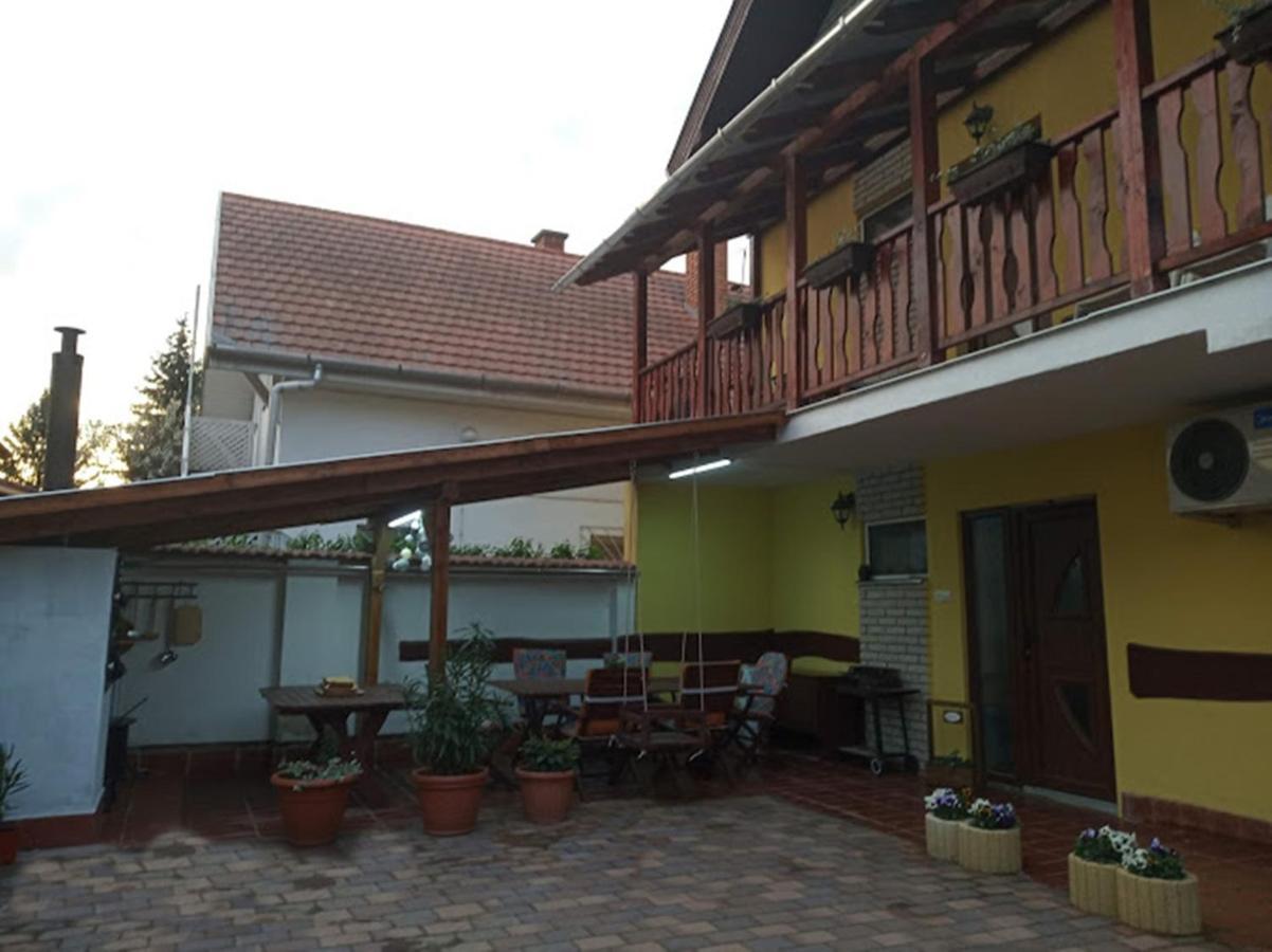 Bazsi Apartman Хайдусобосло Экстерьер фото