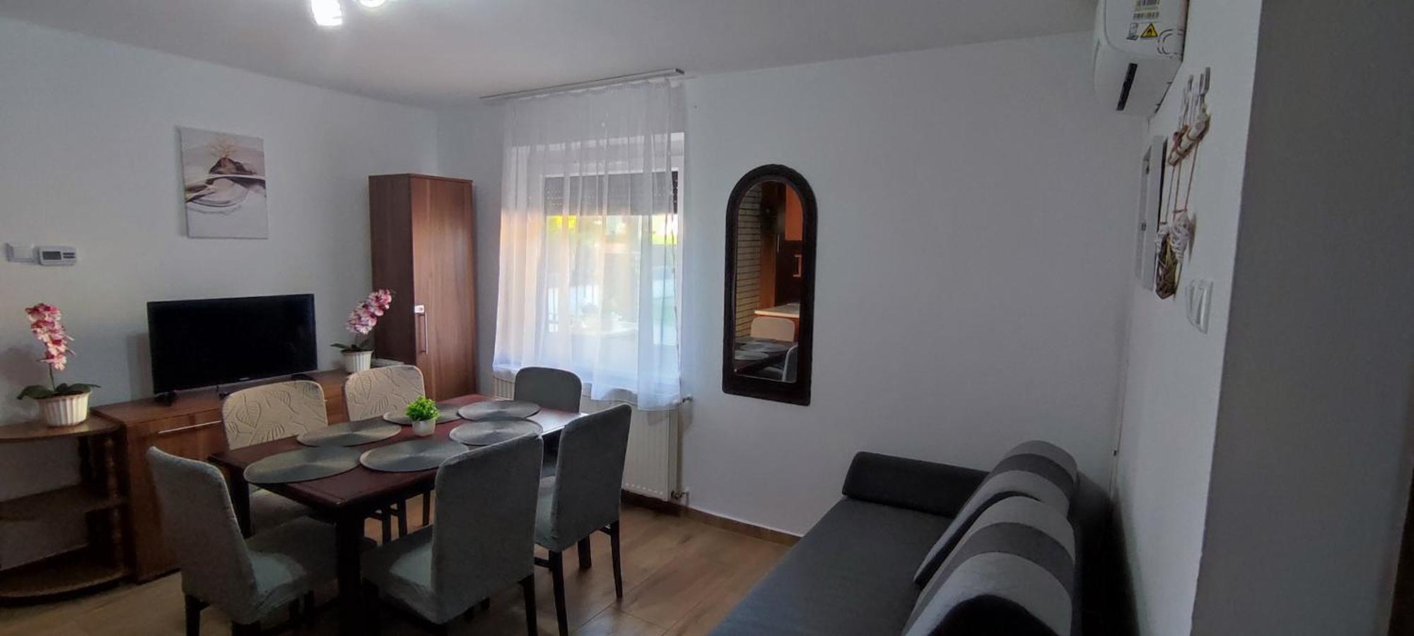 Bazsi Apartman Хайдусобосло Экстерьер фото