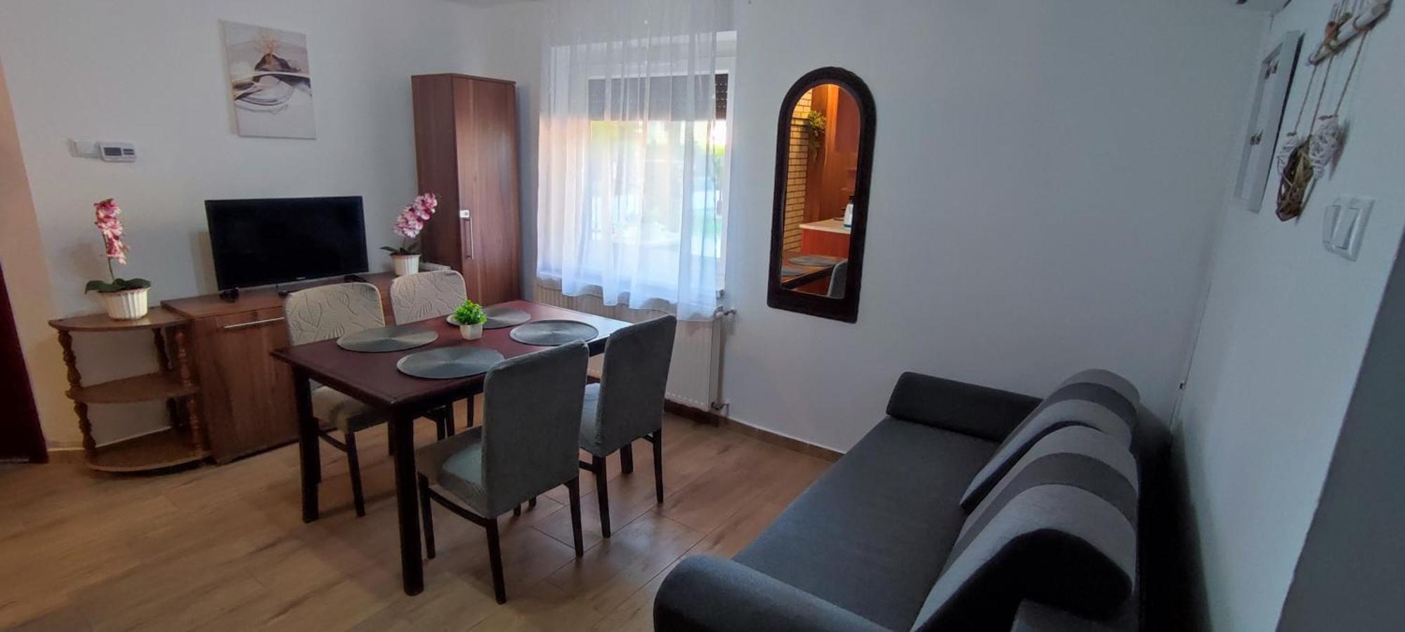 Bazsi Apartman Хайдусобосло Экстерьер фото