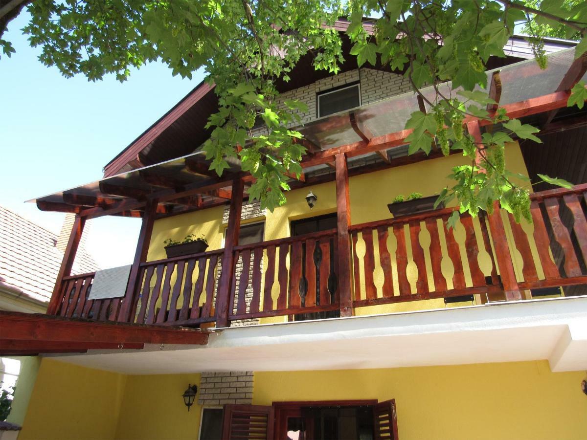 Bazsi Apartman Хайдусобосло Экстерьер фото